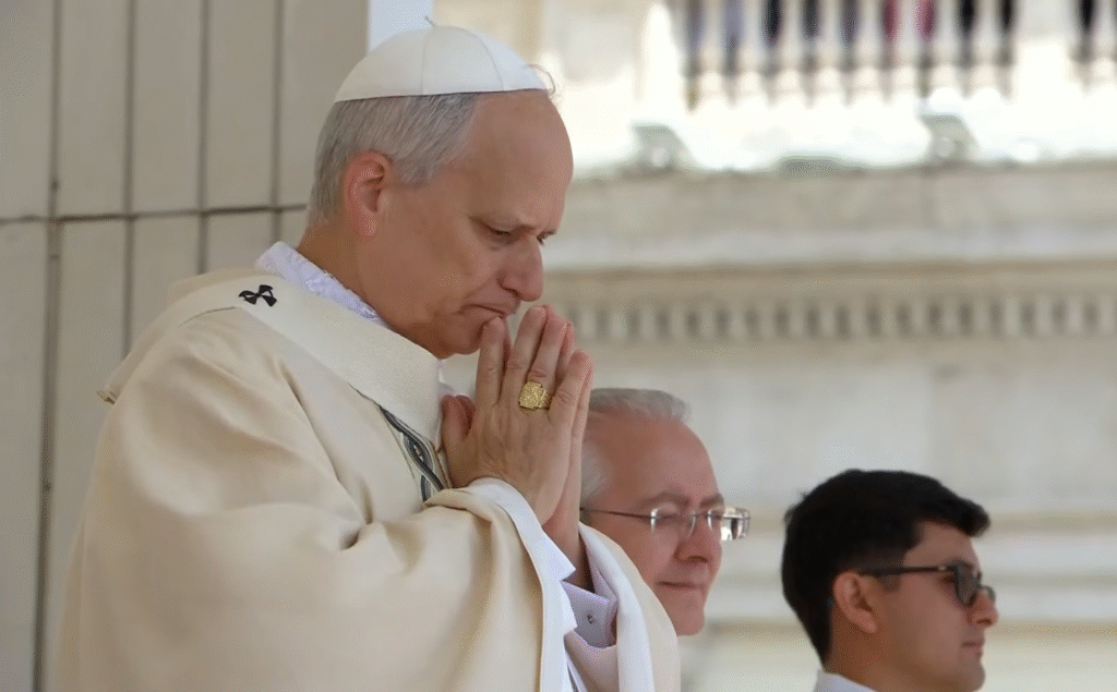 El Papa León XIV recibe el Anillo del Pescador: una ceremonia que marca el inicio de su pontificado